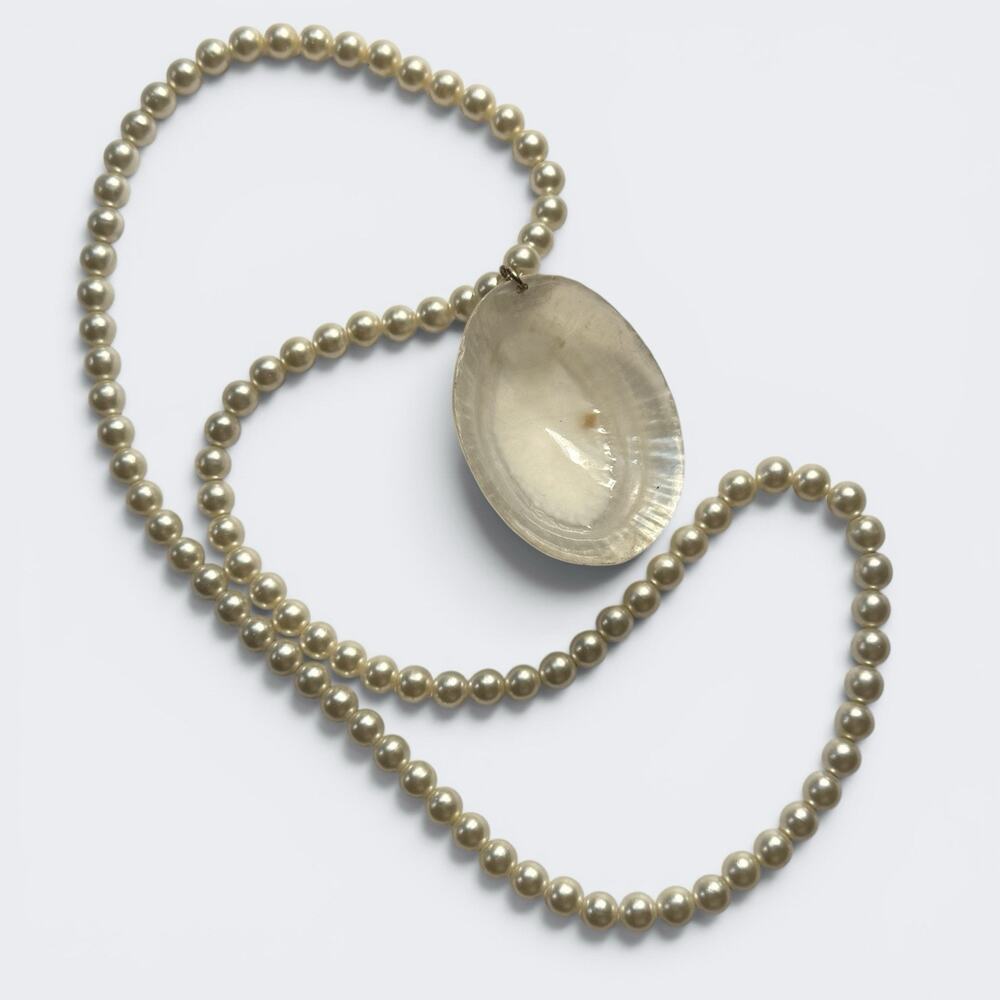 Hawaiian Koele Kuele Polished Luster Sea Shell Pendant Faux Pearl Necklace - Picture 3 of 9